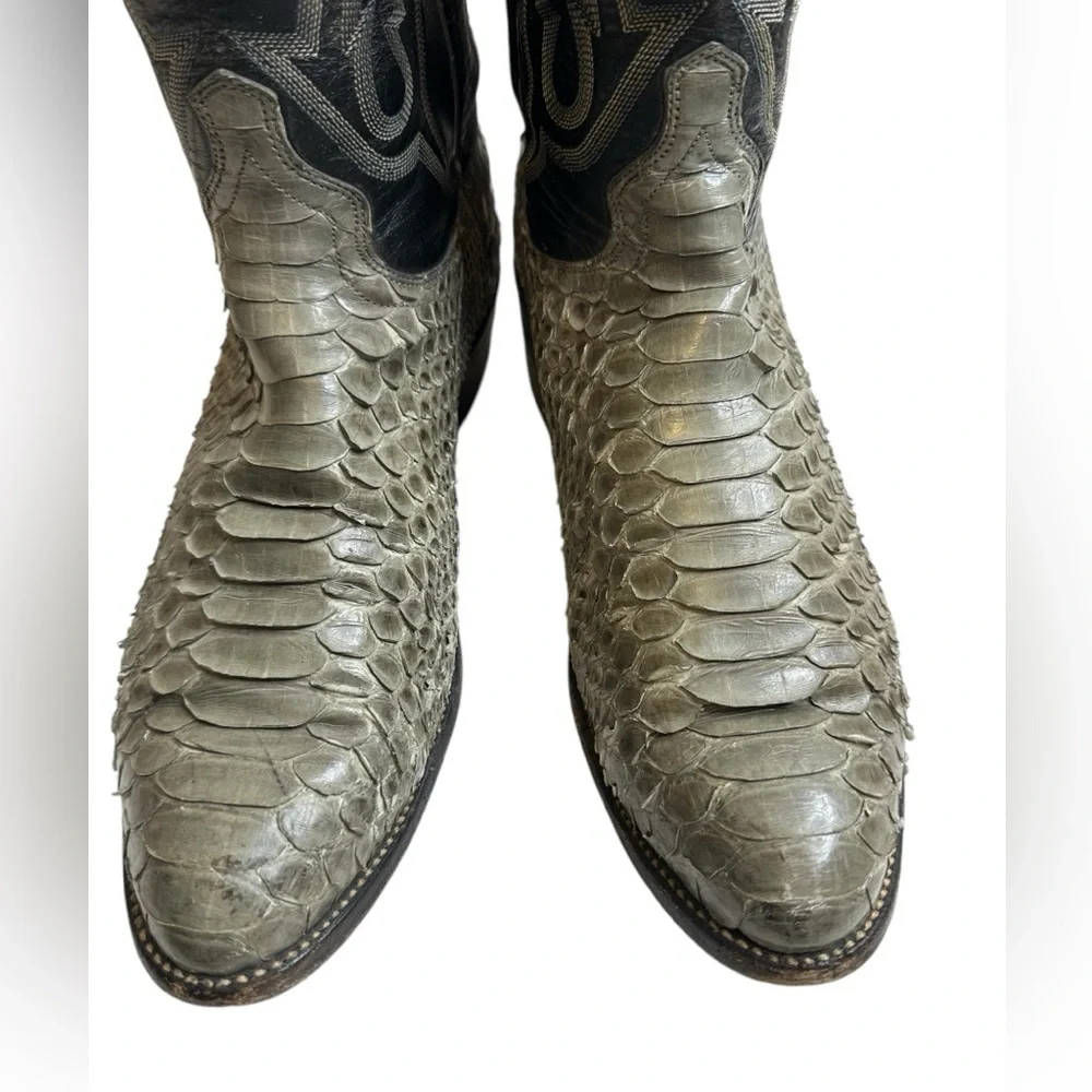 J Chisholm chisholm snakeskin
